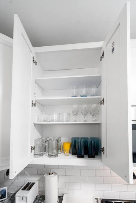 Newly Rehabbed Greystone With 2 Private Apartments, Backyard, Garage, Laundry, Close To Expressway 시카고 외부 사진