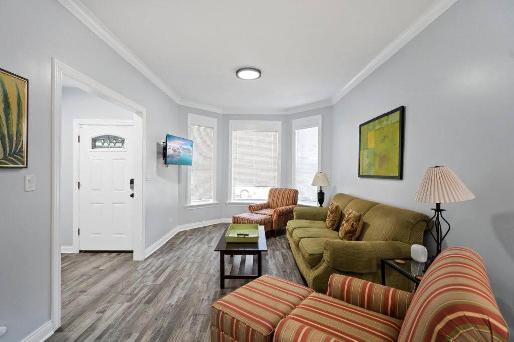 Newly Rehabbed Greystone With 2 Private Apartments, Backyard, Garage, Laundry, Close To Expressway 시카고 외부 사진